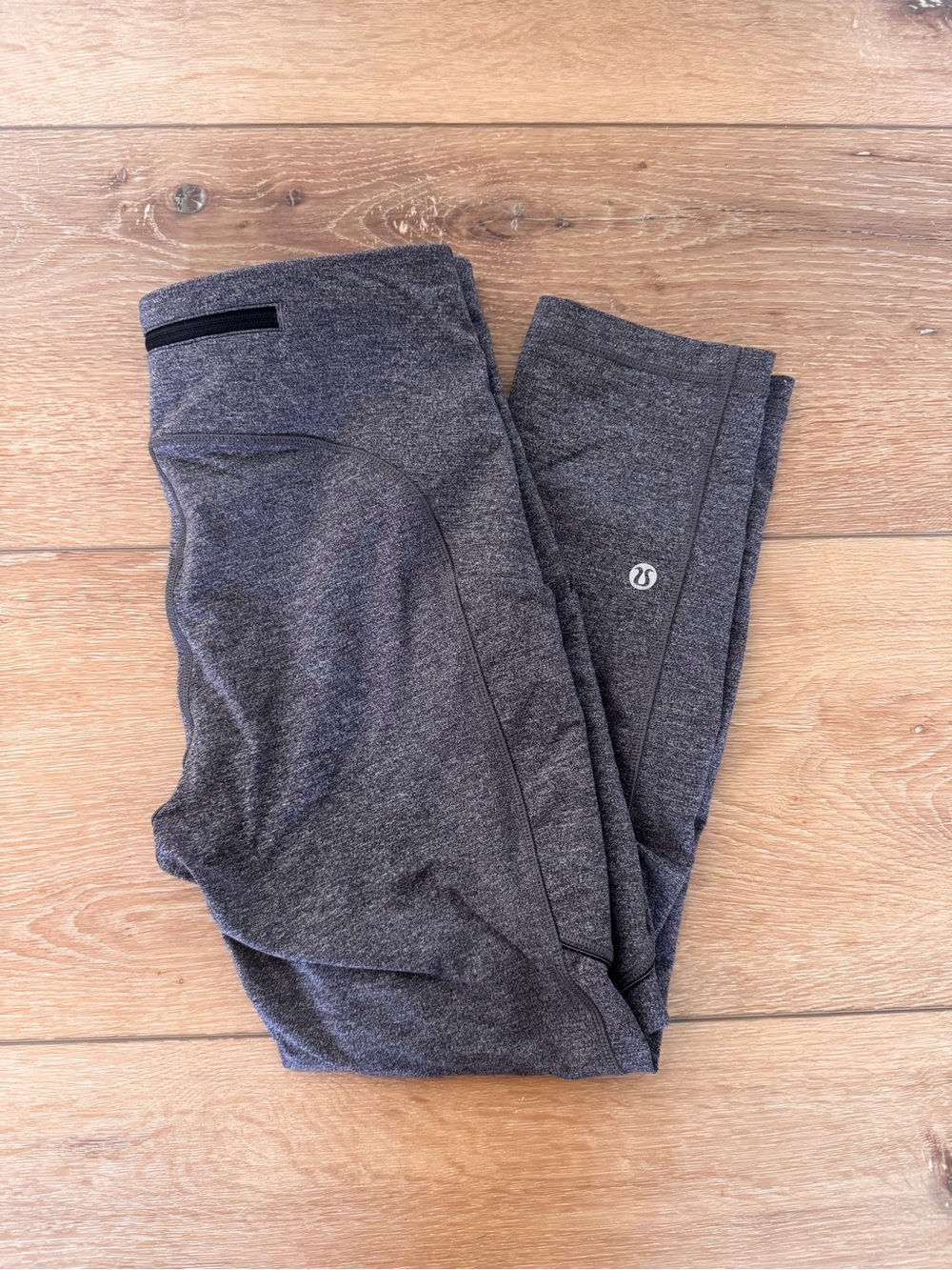 3/4 length lululemon yoga pants